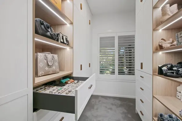 wardrobe-&-Storage-solutions